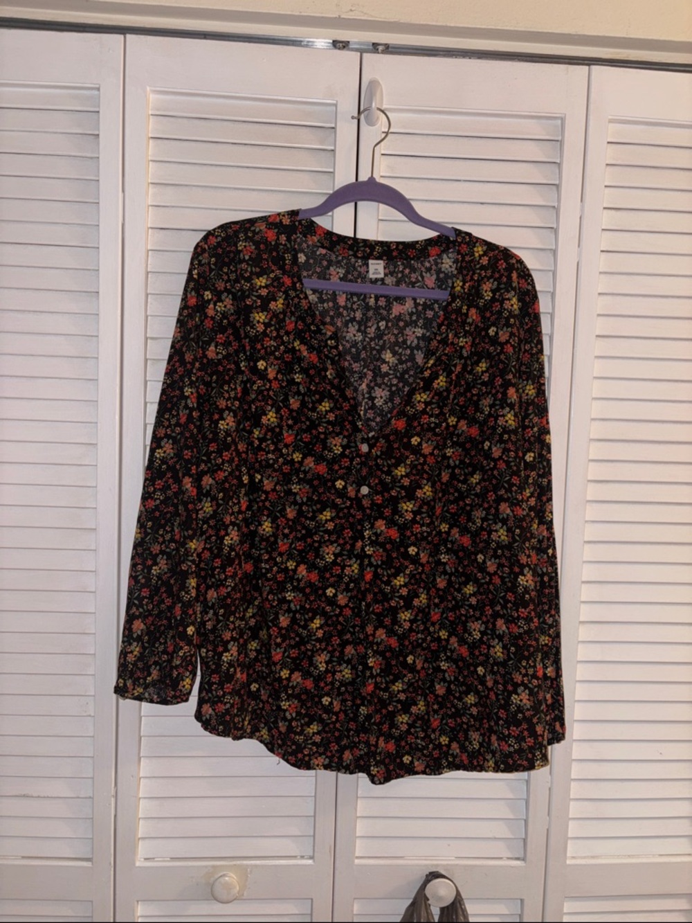 Old Navy Black Floral V-Neck Long Sleeve Blouse